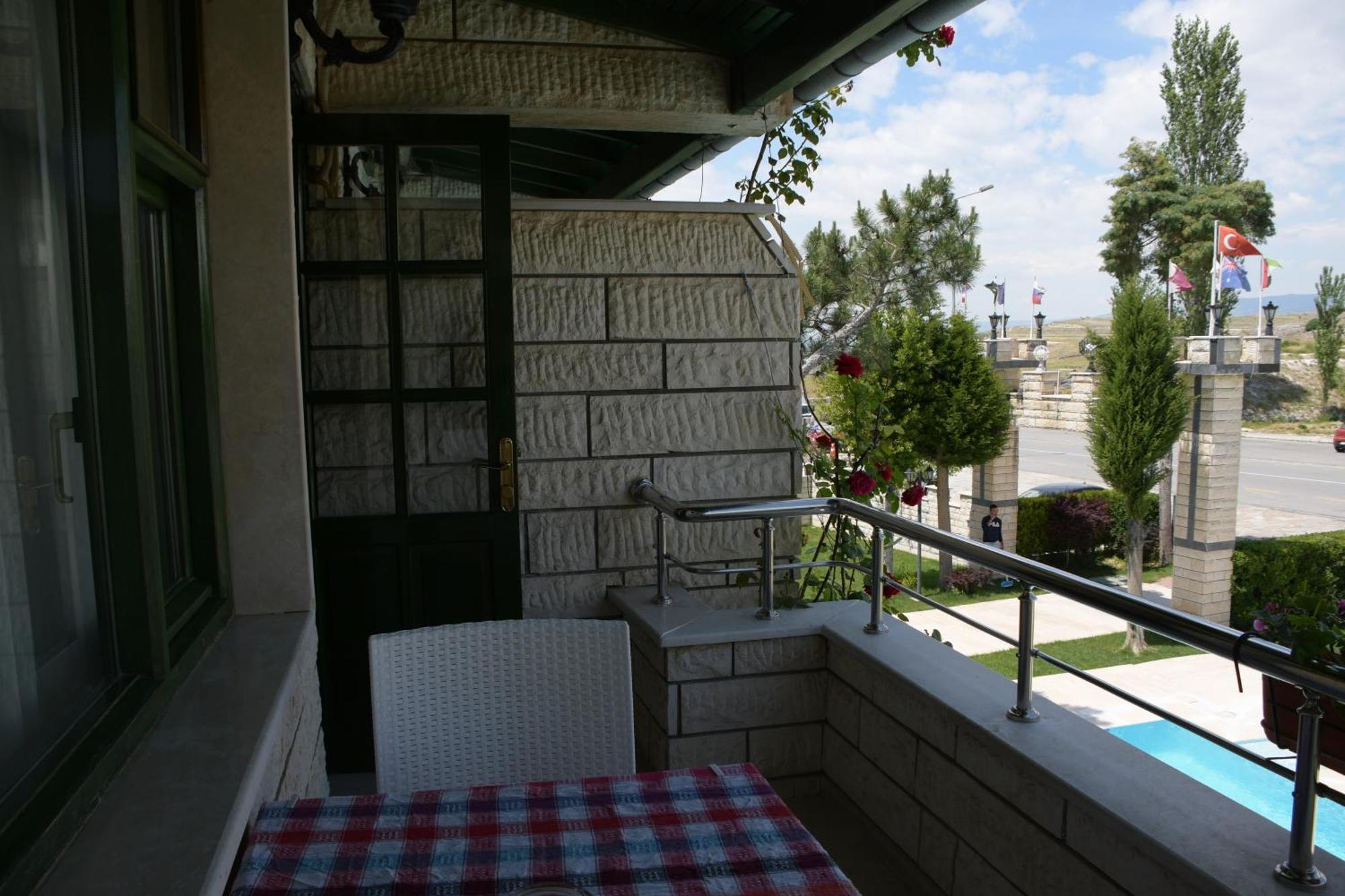 Hal-tur Hotel