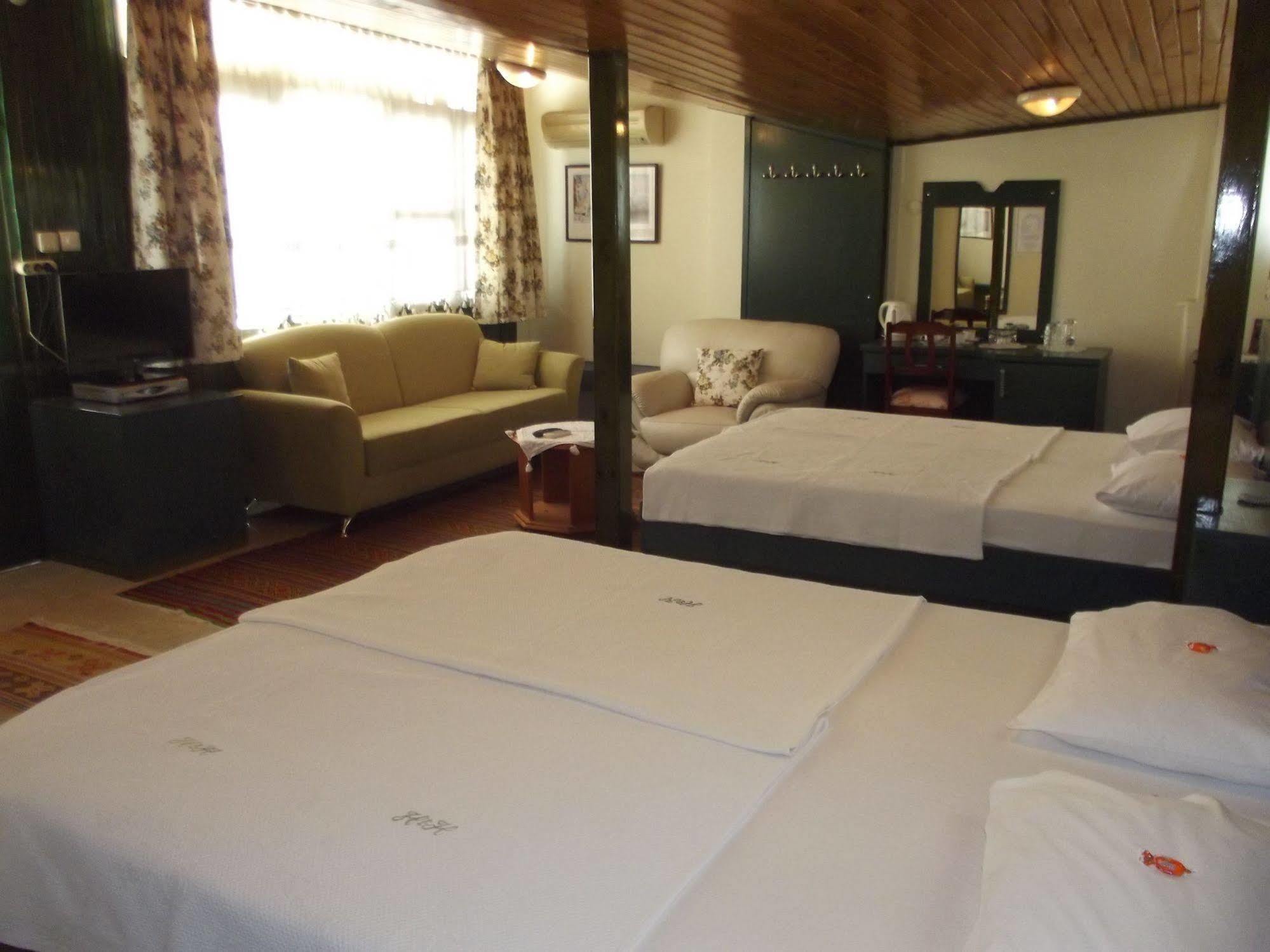 Hal-tur Hotel 3*