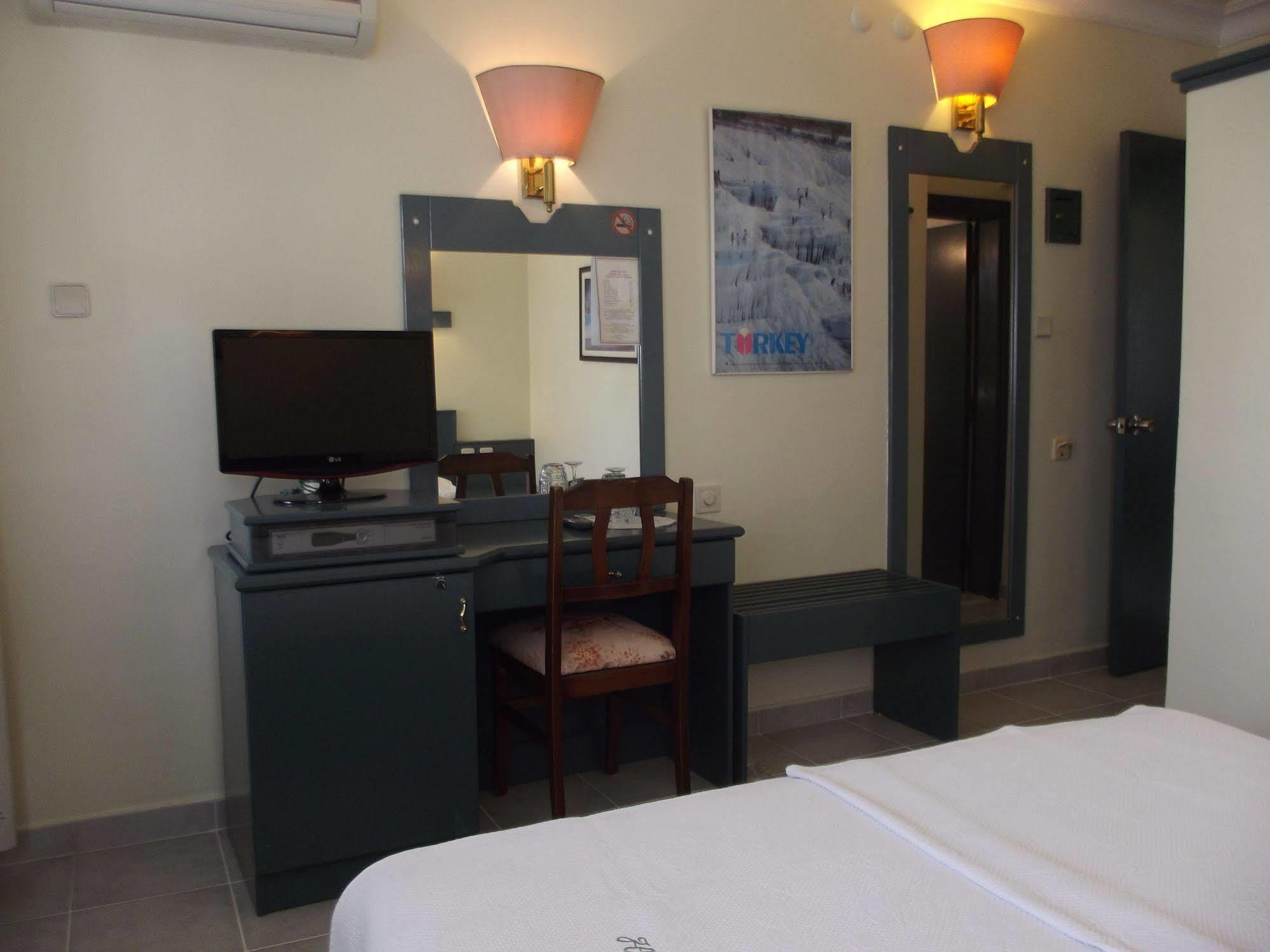 Hal-tur Hotel 3*